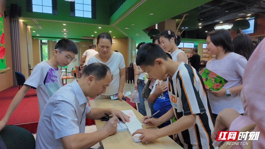 曾冬《万物的诗词》系列新书分享会在长沙举行