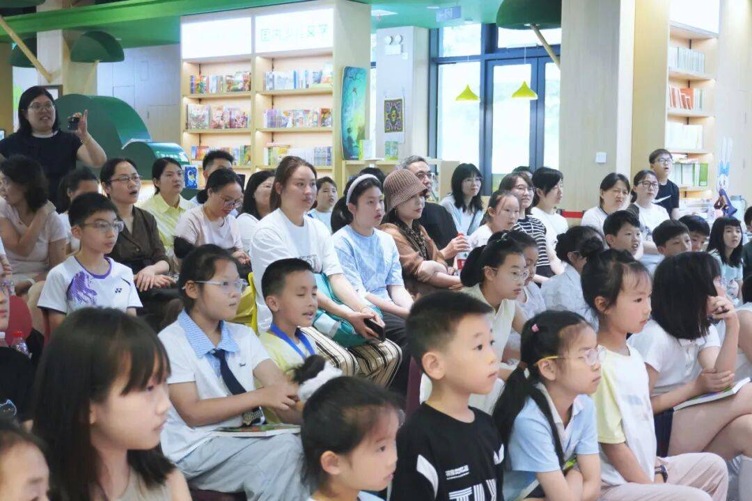 万物是诗,诗是万物:曾冬《万物的诗词》系列新书分享会在长沙圆满举行 万物是诗,诗是万物:曾冬《万物的诗词》系列新书分享会在长沙圆满举行