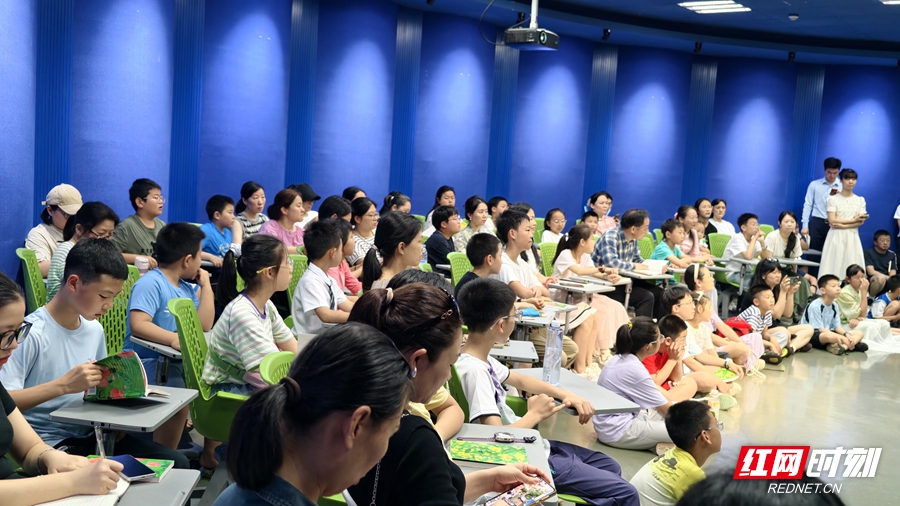 曾冬《万物的诗词》系列新书分享会在长沙举行
